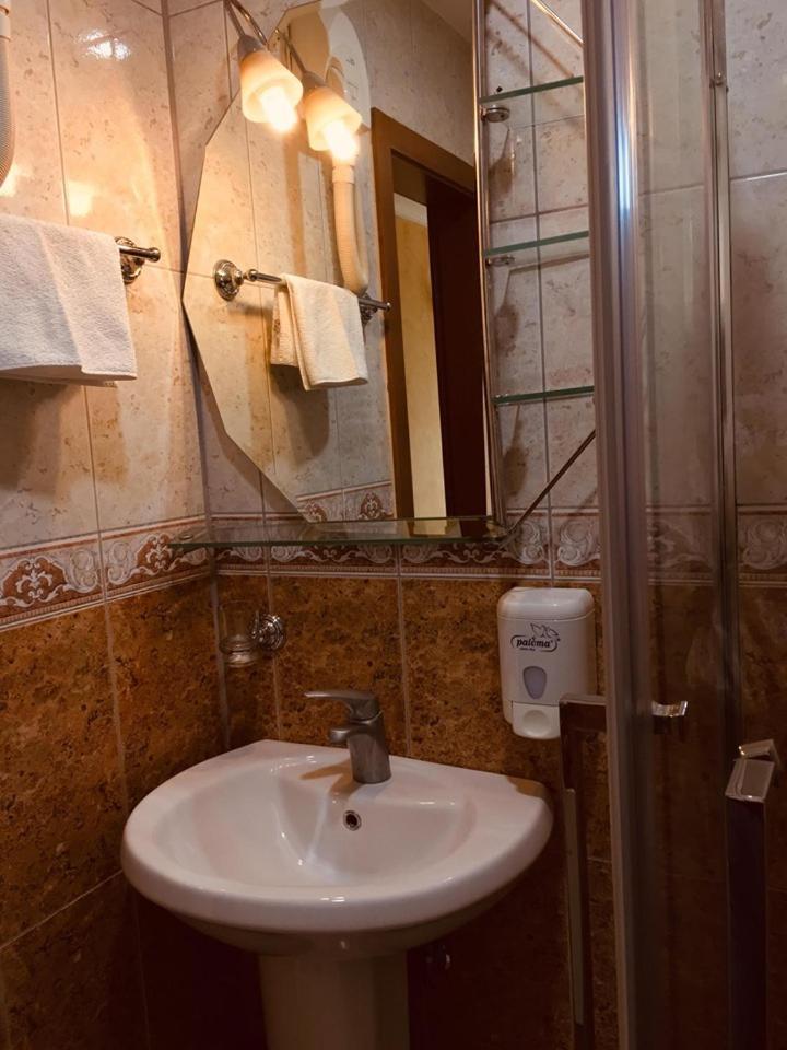 Hotel Ora Приштина Екстер'єр фото
