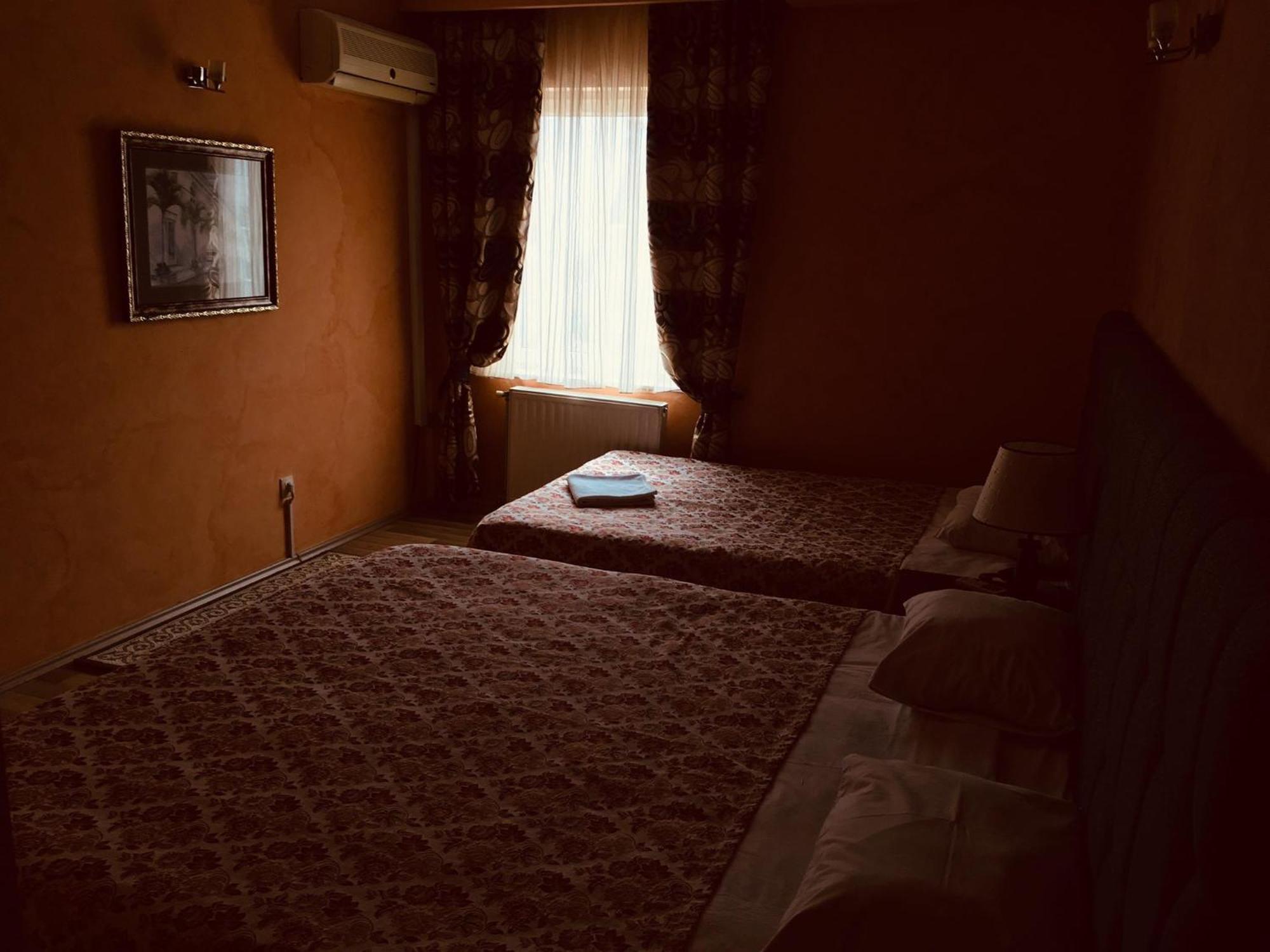 Hotel Ora Приштина Екстер'єр фото