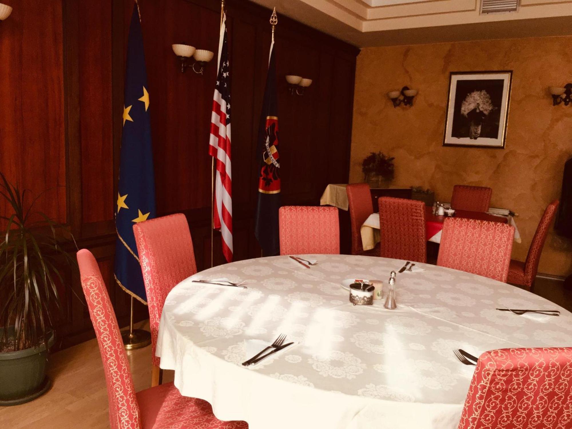 Hotel Ora Приштина Екстер'єр фото