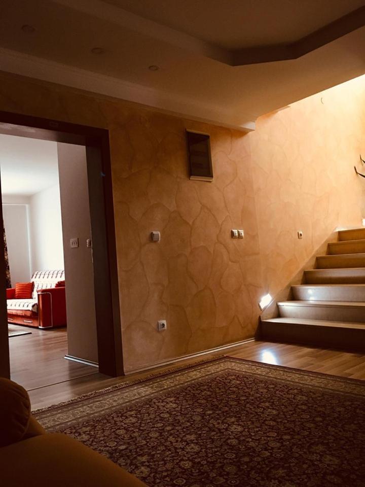 Hotel Ora Приштина Екстер'єр фото
