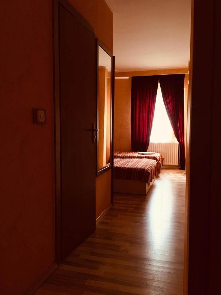 Hotel Ora Приштина Екстер'єр фото