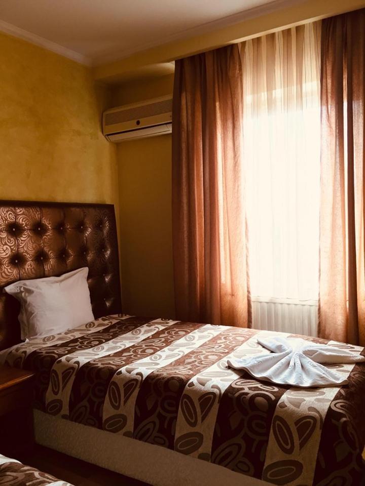 Hotel Ora Приштина Екстер'єр фото