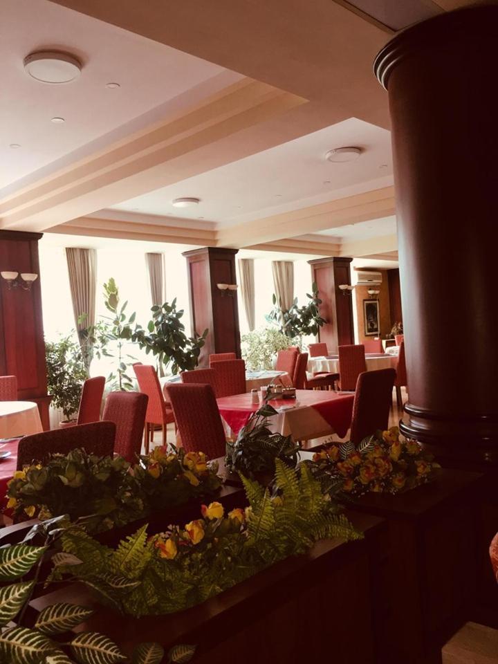 Hotel Ora Приштина Екстер'єр фото