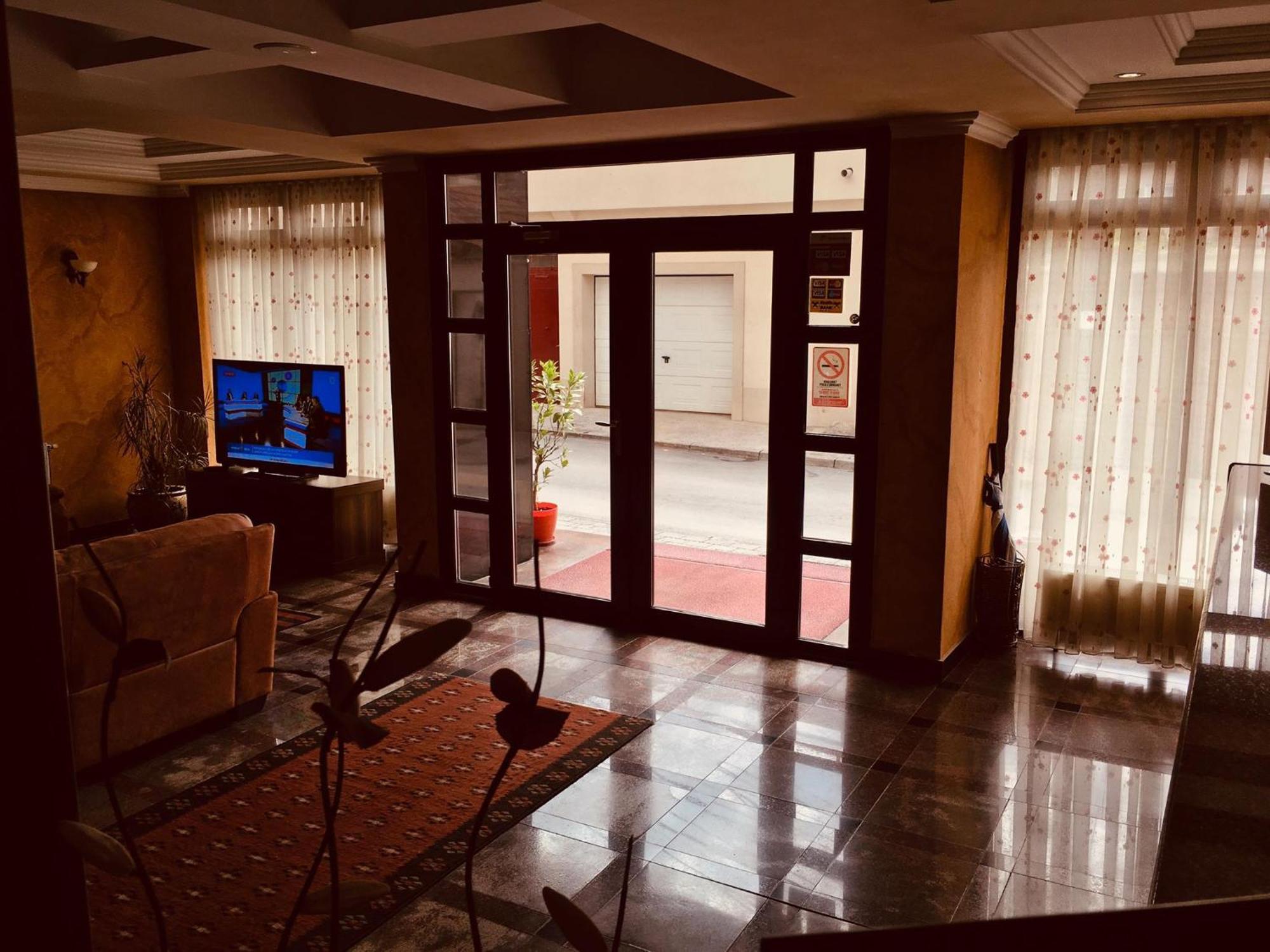 Hotel Ora Приштина Екстер'єр фото