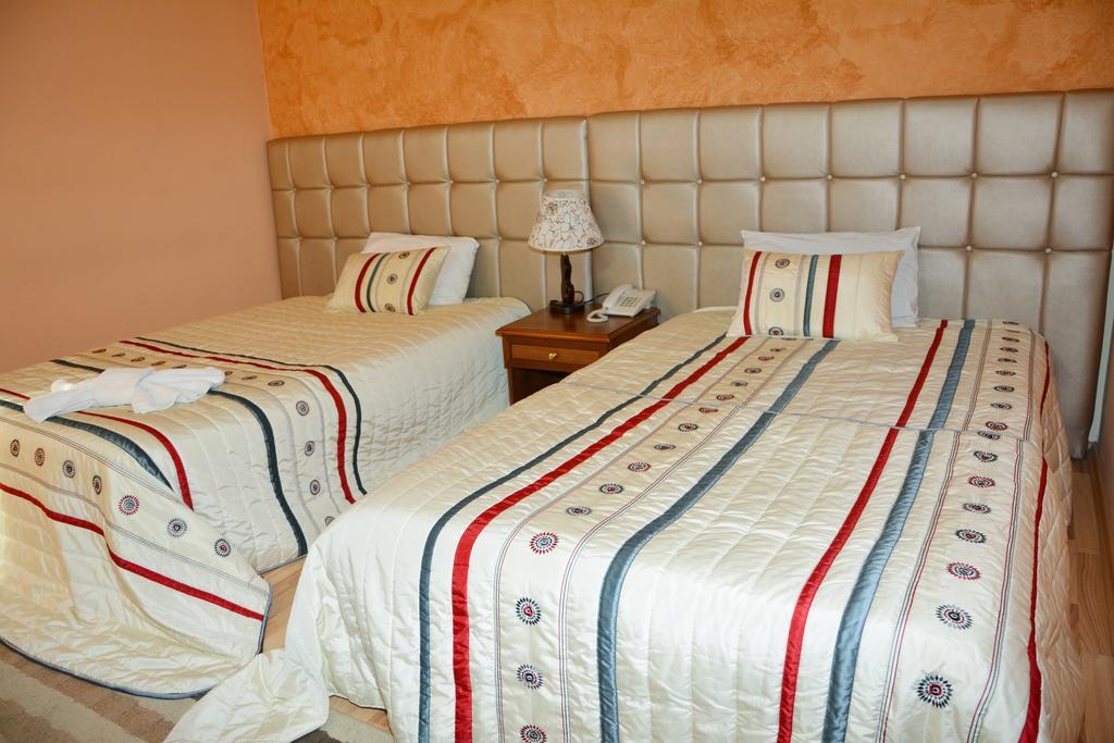 Hotel Ora Приштина Екстер'єр фото