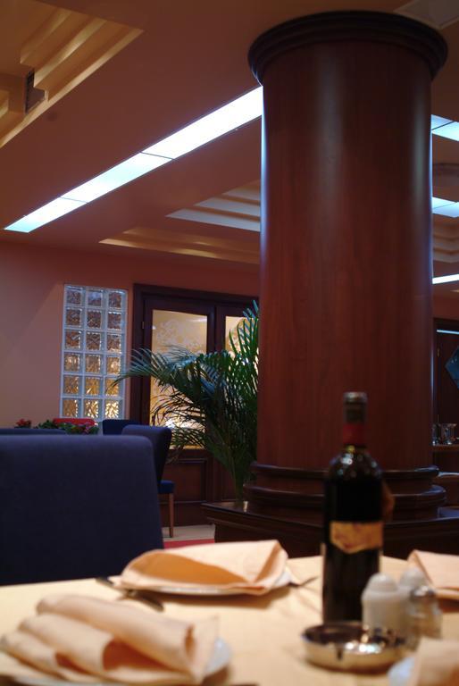 Hotel Ora Приштина Екстер'єр фото