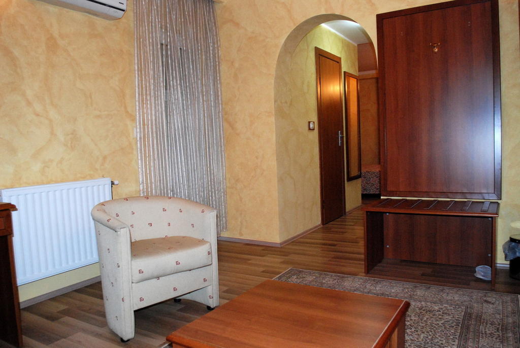 Hotel Ora Приштина Екстер'єр фото