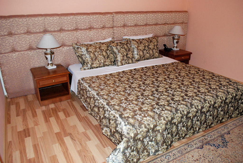 Hotel Ora Приштина Екстер'єр фото